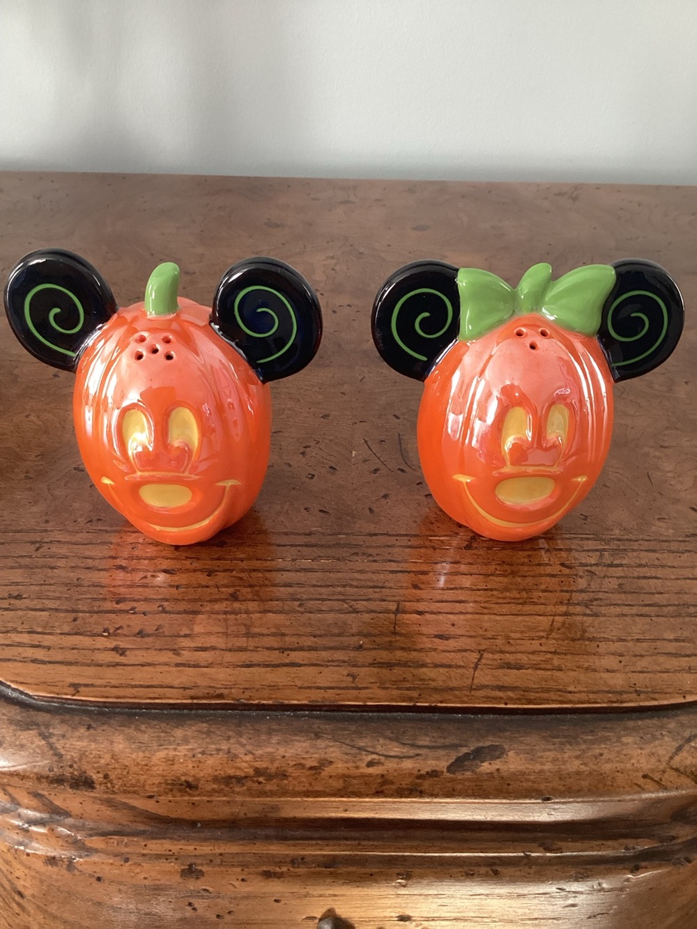 Disney Parks Orange Pumpkin Mickey-Style Salt and Pepper Shaker Set